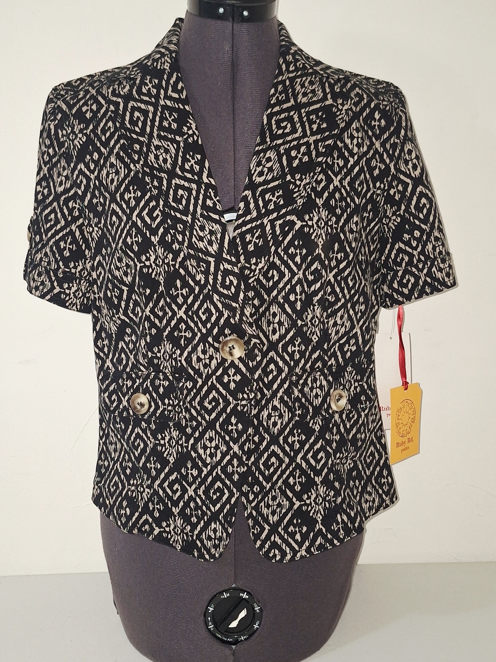 Ruby Rd Blazer Women's 10P Black Beige Geo Print Short Sleeve One Button NWT